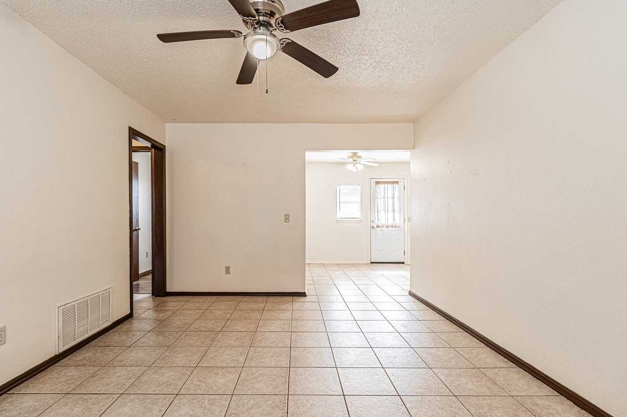 3300 Chetwood Dr - Photo 7 of 45