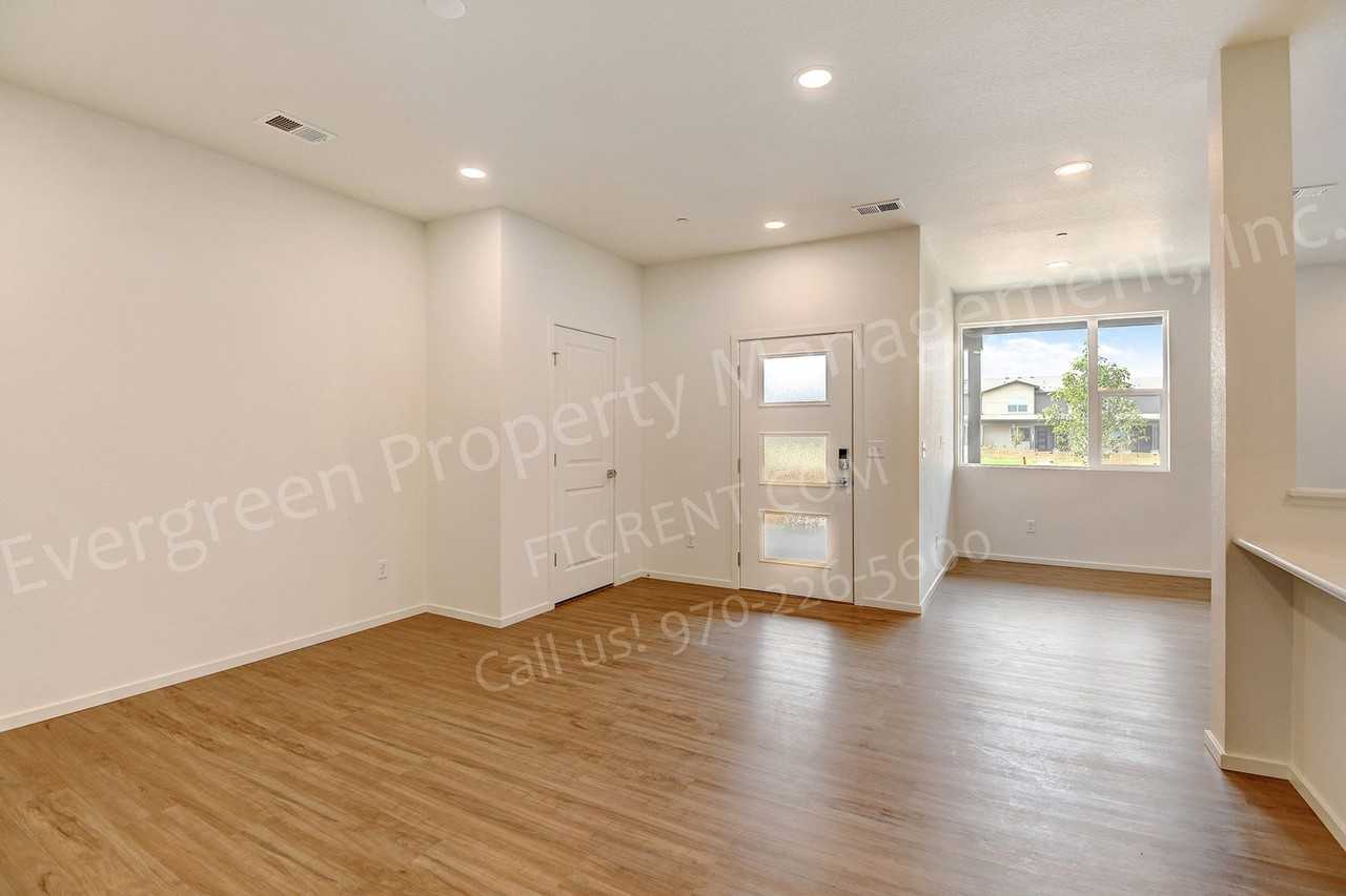 4954 Denys Dr - Photo 4 of 37