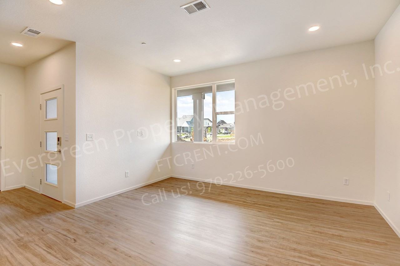 4954 Denys Dr - Photo 6 of 37