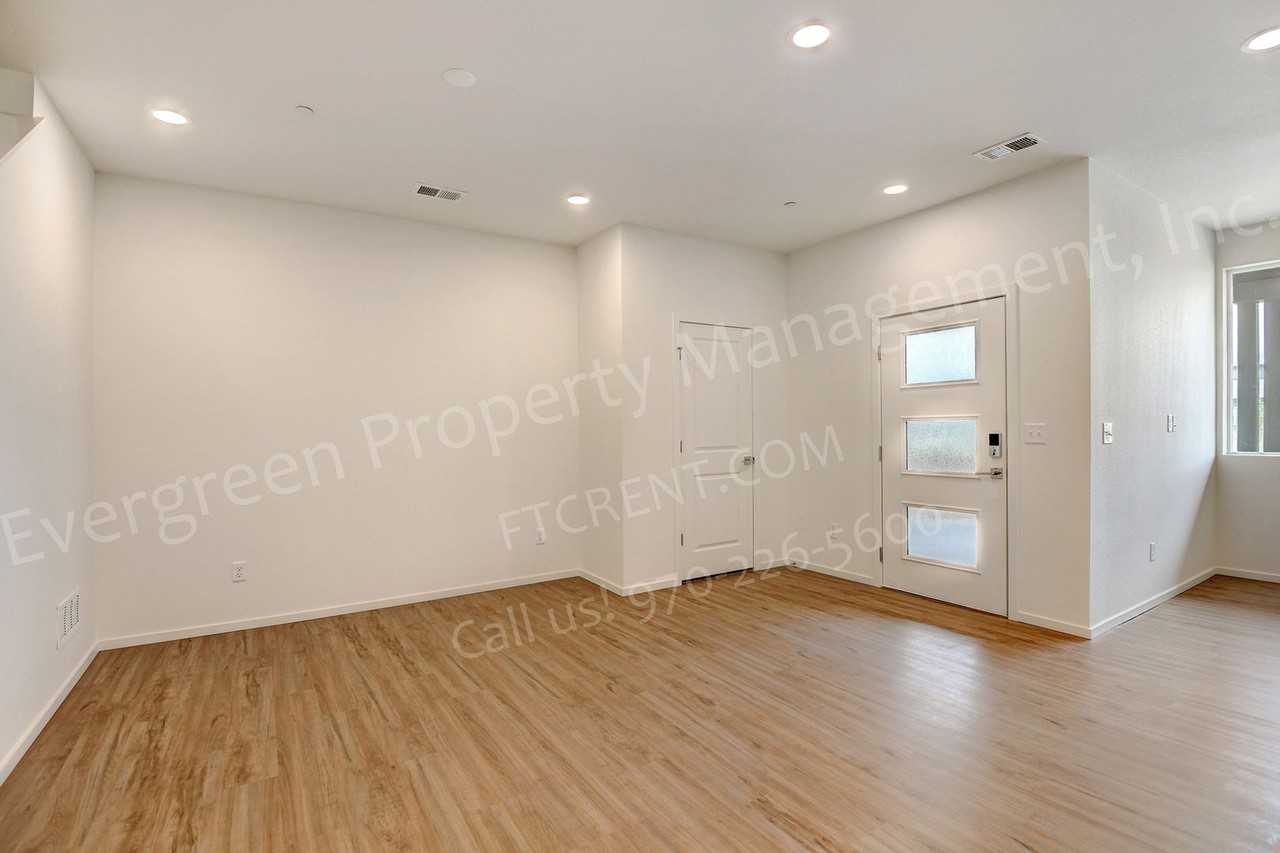 4954 Denys Dr - Photo 7 of 37