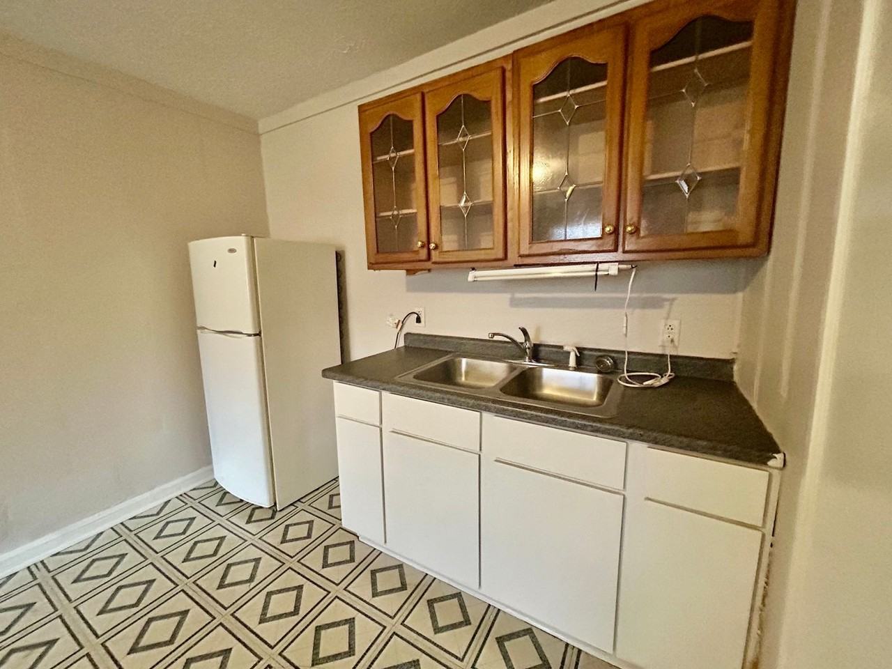 1018 W Lexington Ave #19 - Photo 5 of 9