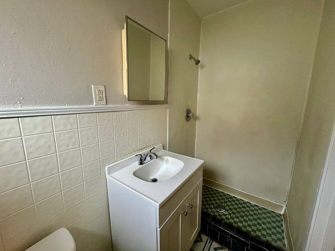 1018 W Lexington Ave #19 - Photo 7 of 9