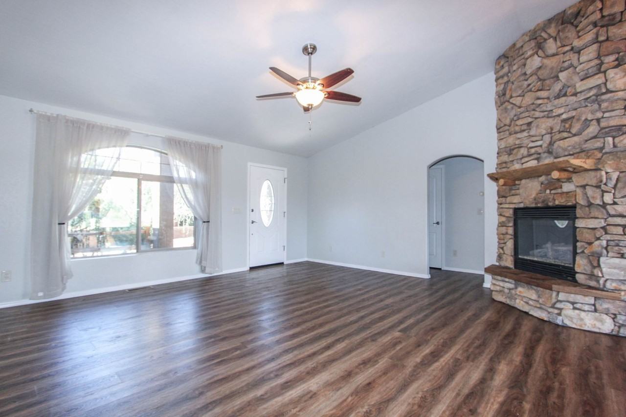 1889 N Emerald Dr - Photo 2 of 13