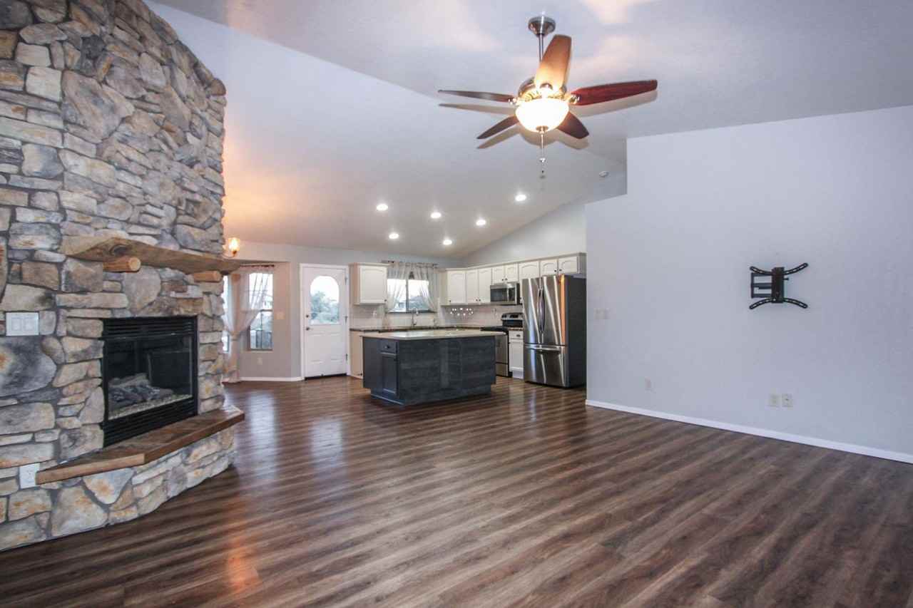 1889 N Emerald Dr - Photo 3 of 13