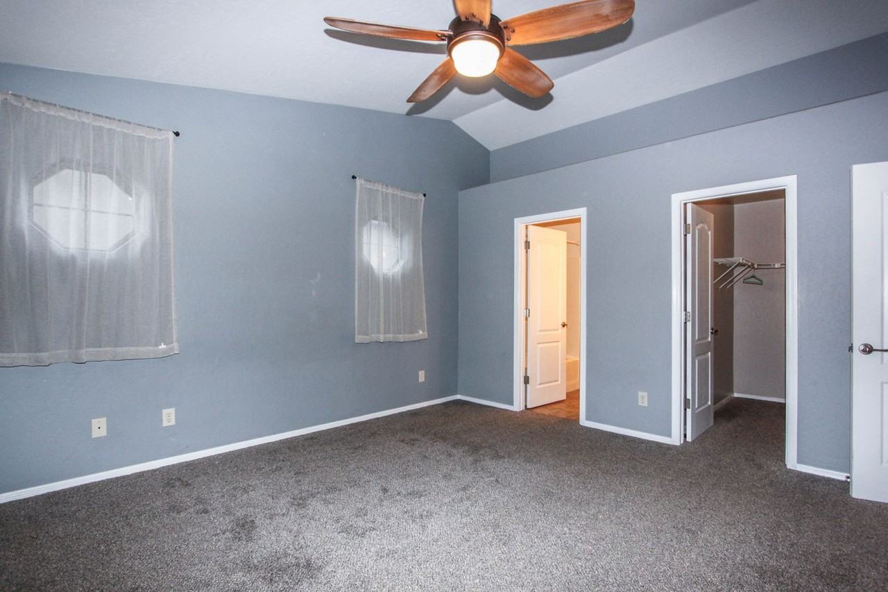 1889 N Emerald Dr - Photo 6 of 13