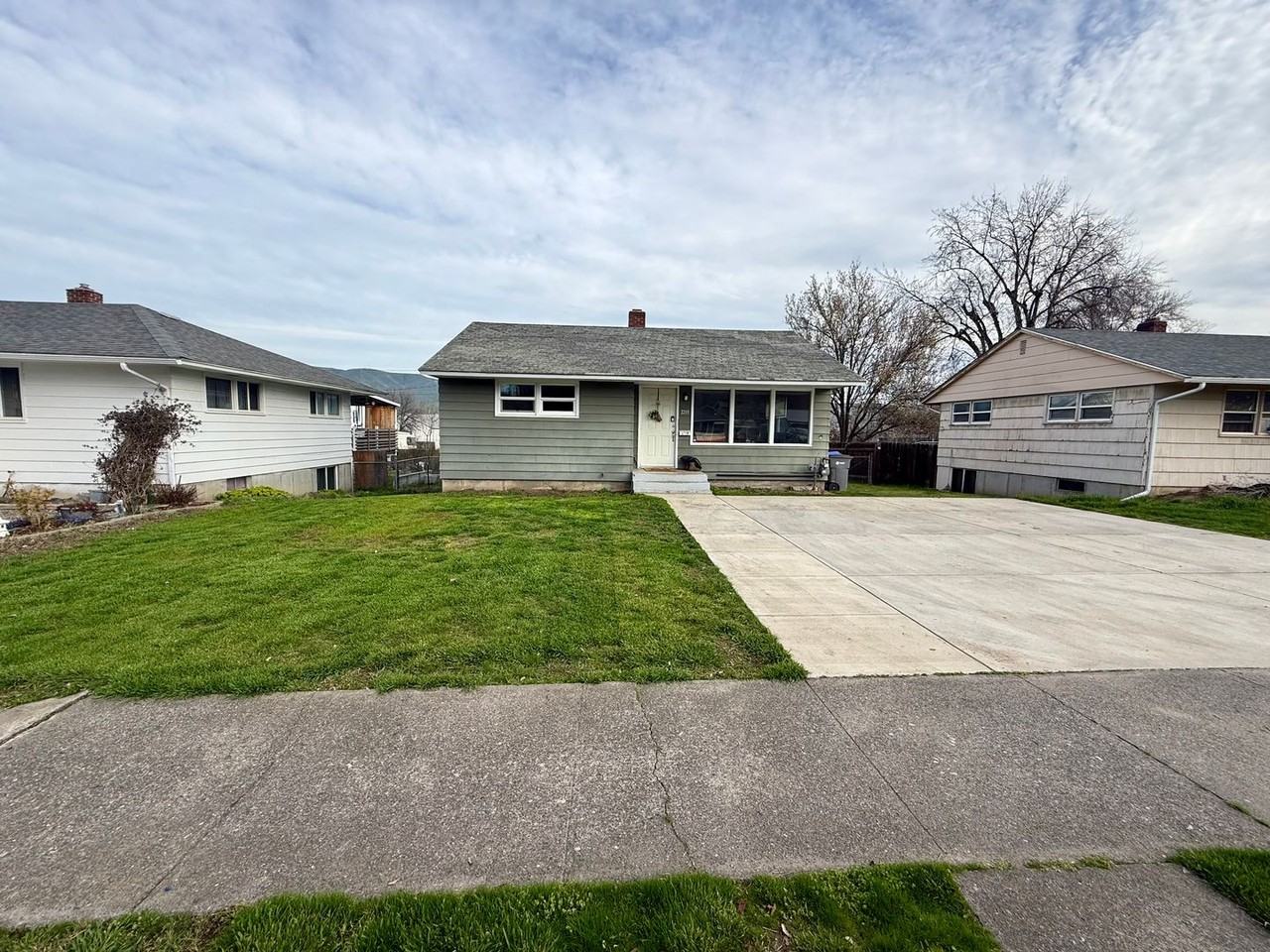 2219 9th Ave - Photo 2 of 26