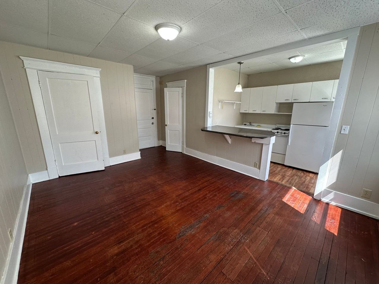Karlton Apartments - Photo 2 of 10
