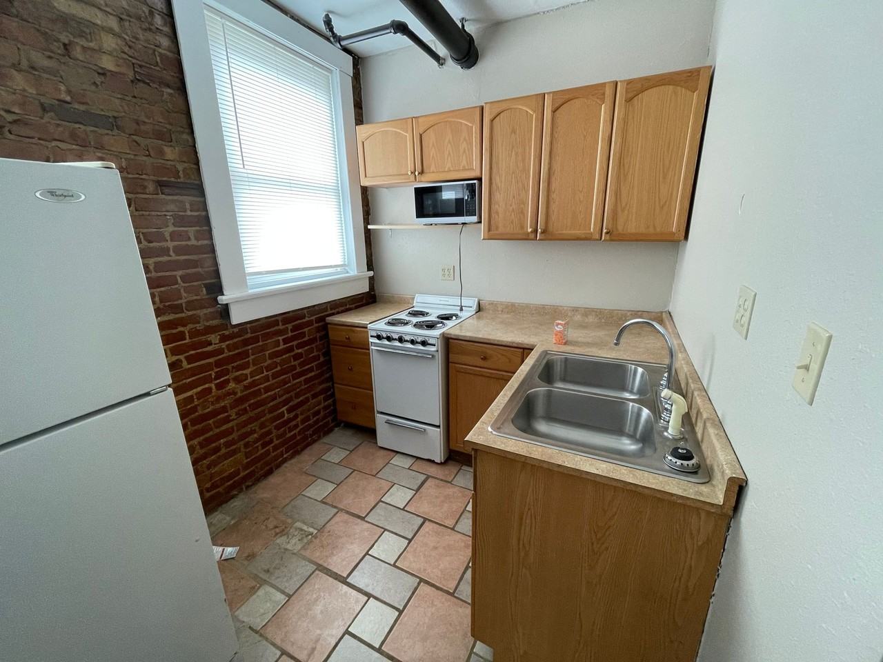 Karlton Apartments - Photo 5 of 10