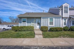 912 Se Hampton Ct - Photo 1 of 1