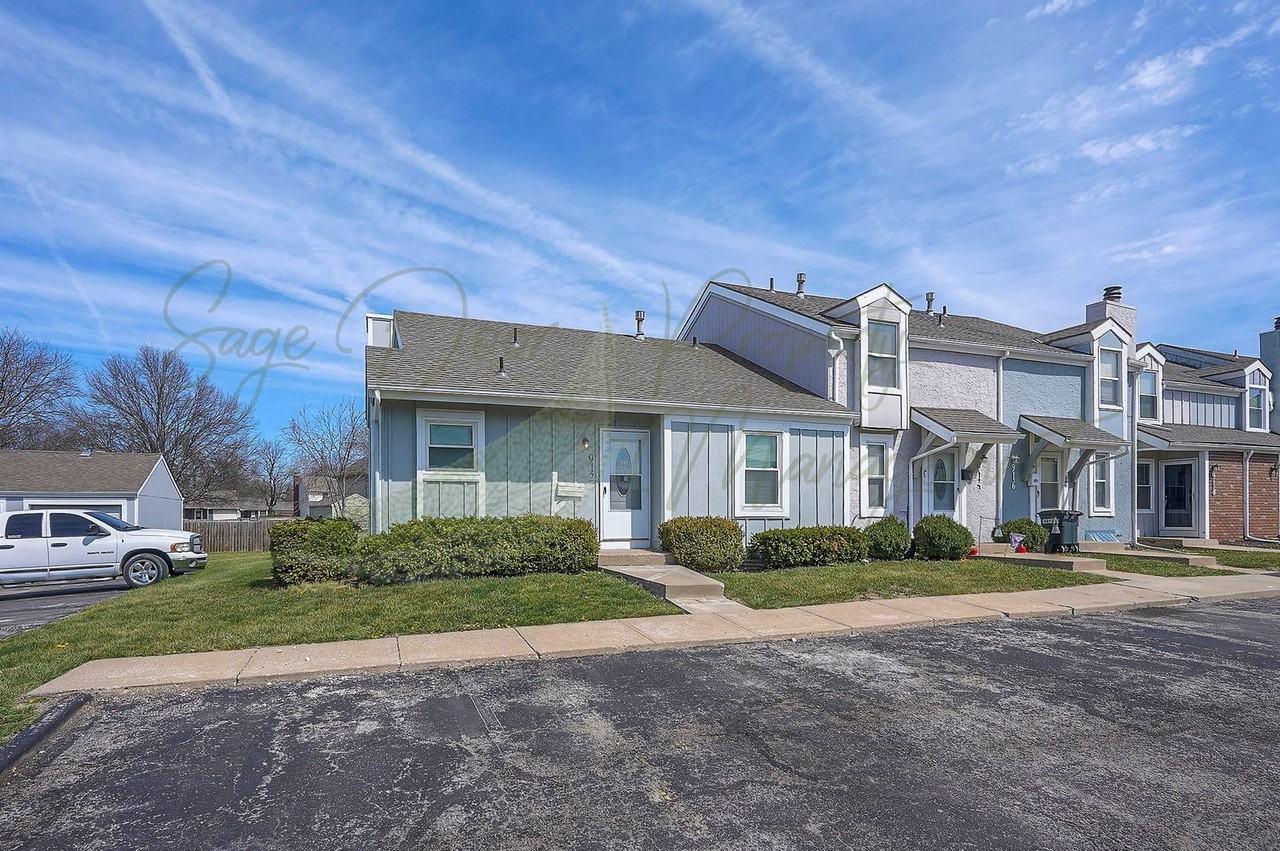 912 Se Hampton Ct - Photo 2 of 30