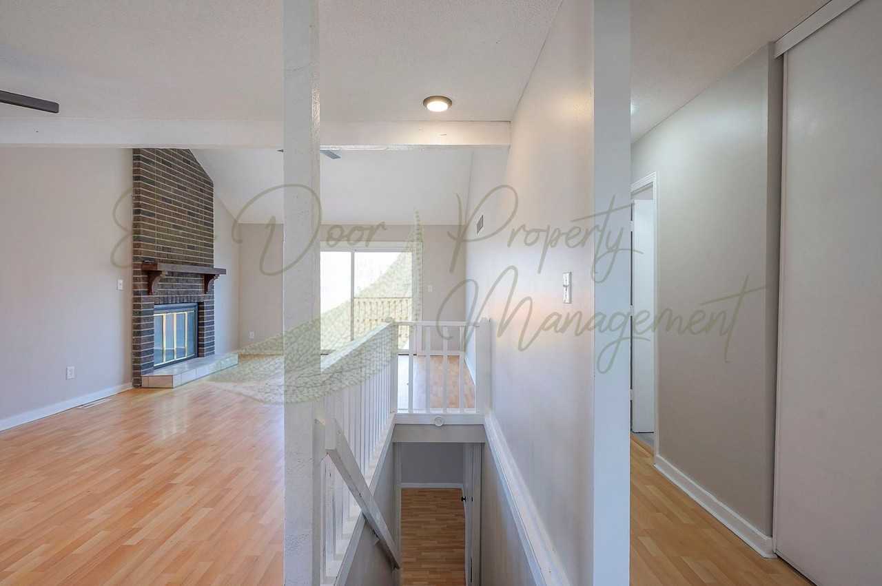 912 Se Hampton Ct - Photo 4 of 30