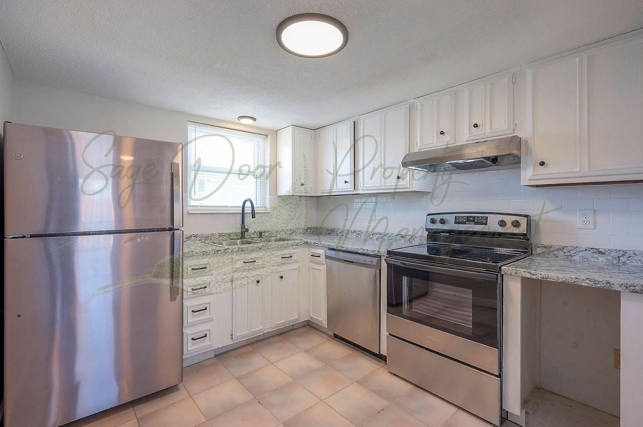 912 Se Hampton Ct - Photo 7 of 30