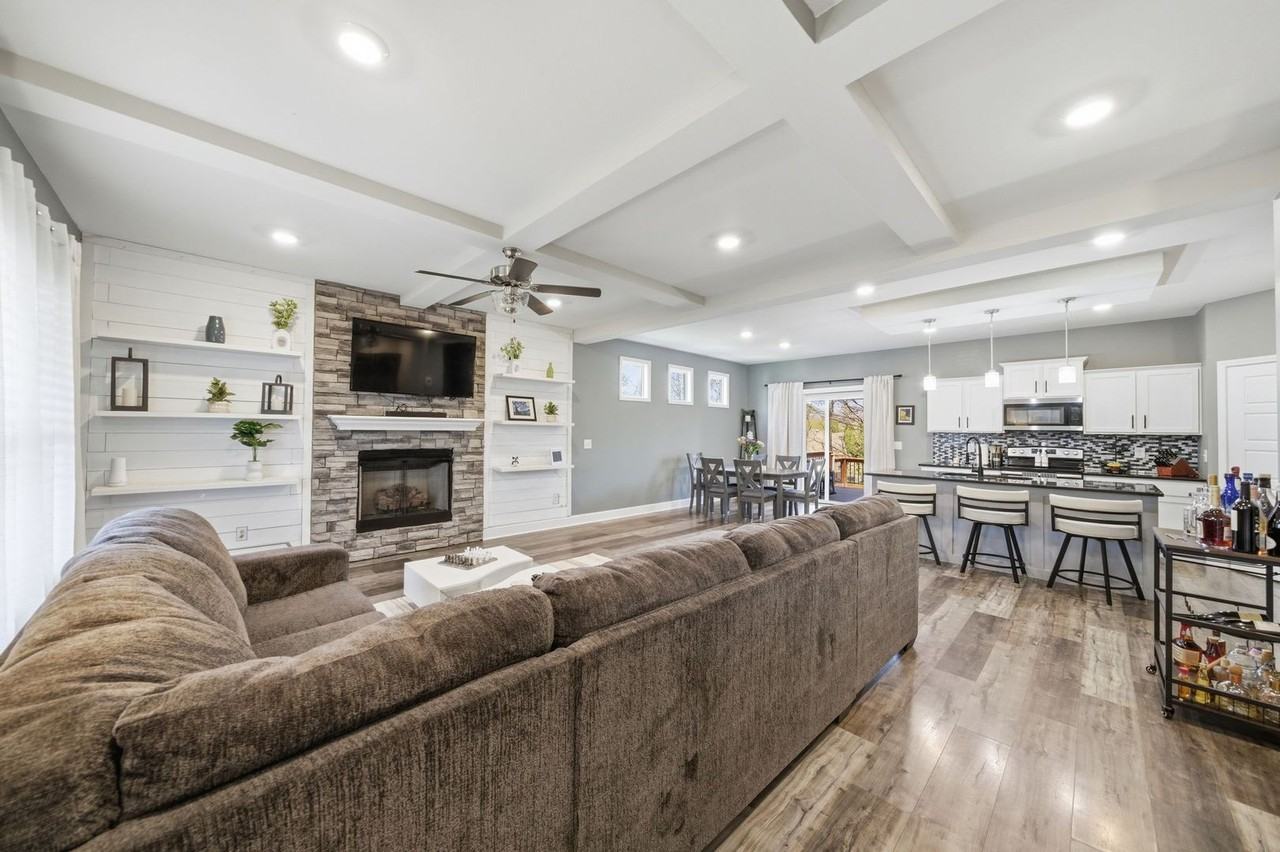 1135 Charles Thomas Dr - Photo 5 of 29