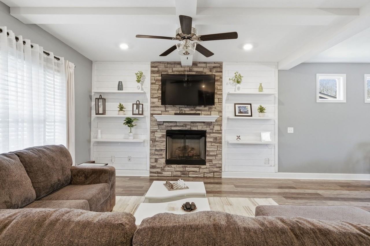 1135 Charles Thomas Dr - Photo 7 of 29