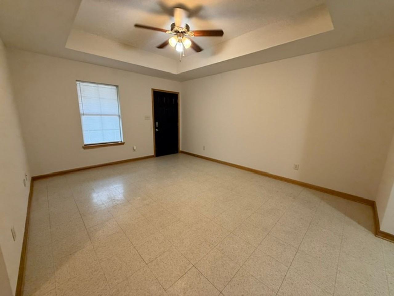 2520 Crockett St - Photo 4 of 24