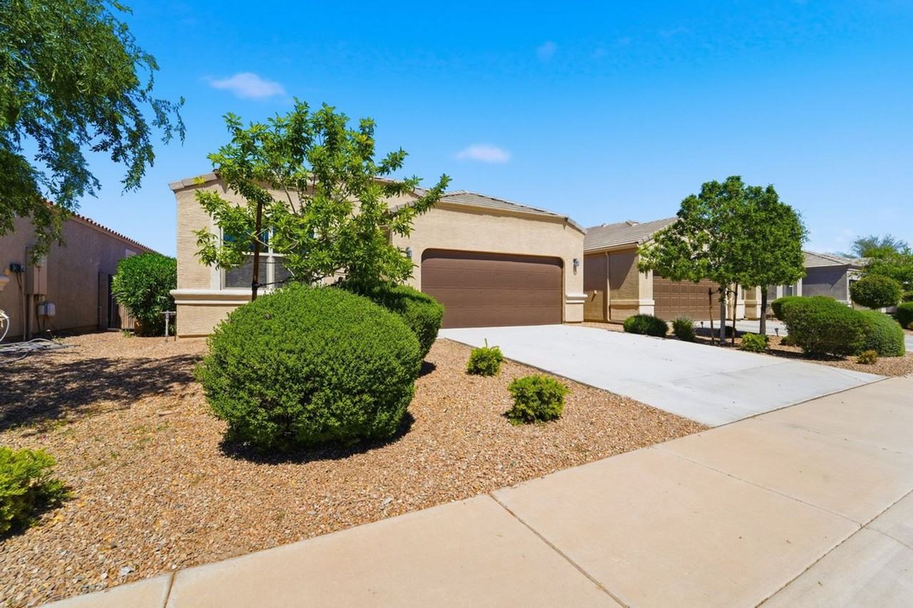 36864 W Maddaloni Ave - Photo 2 of 48