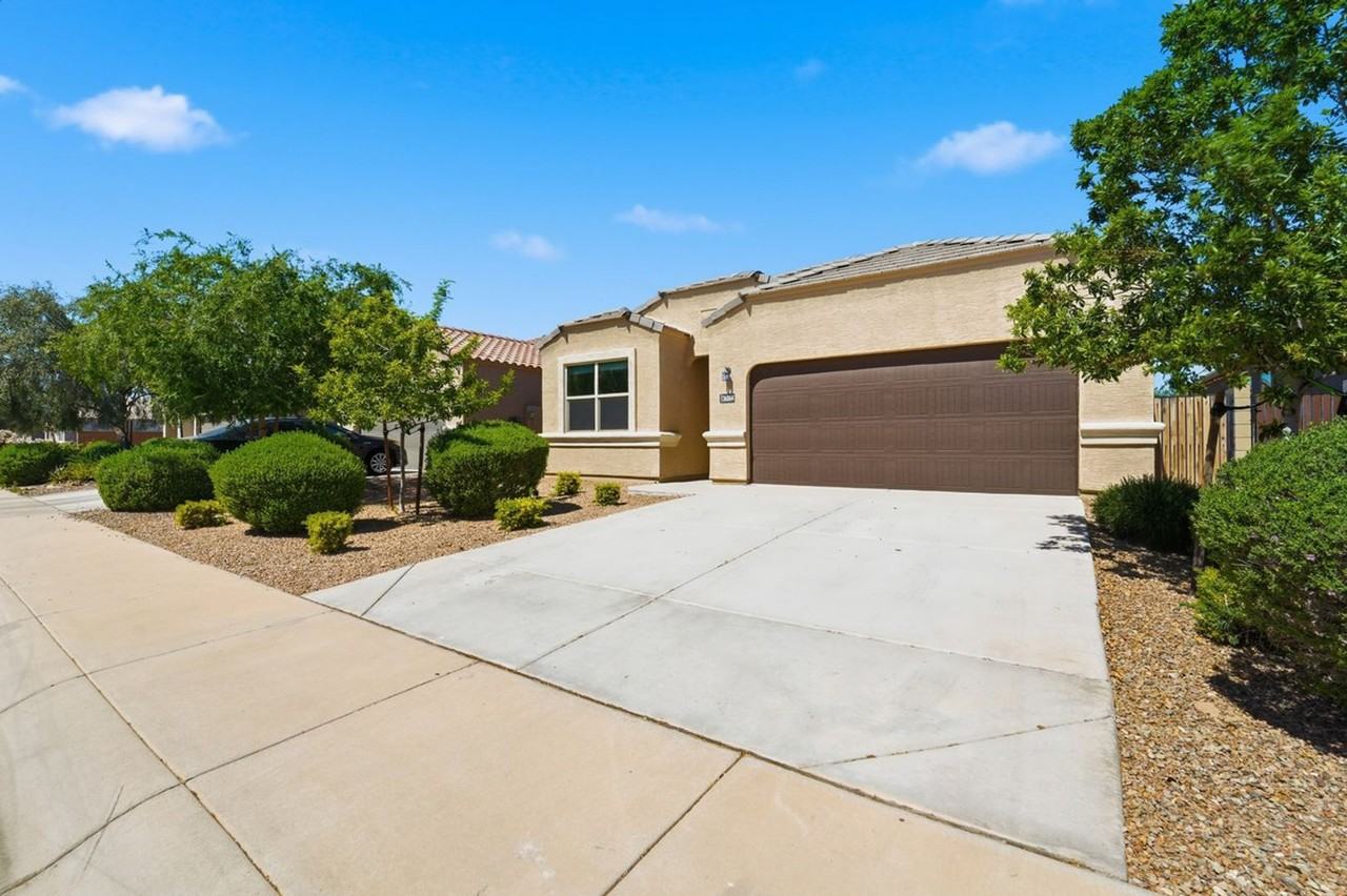 36864 W Maddaloni Ave - Photo 3 of 48