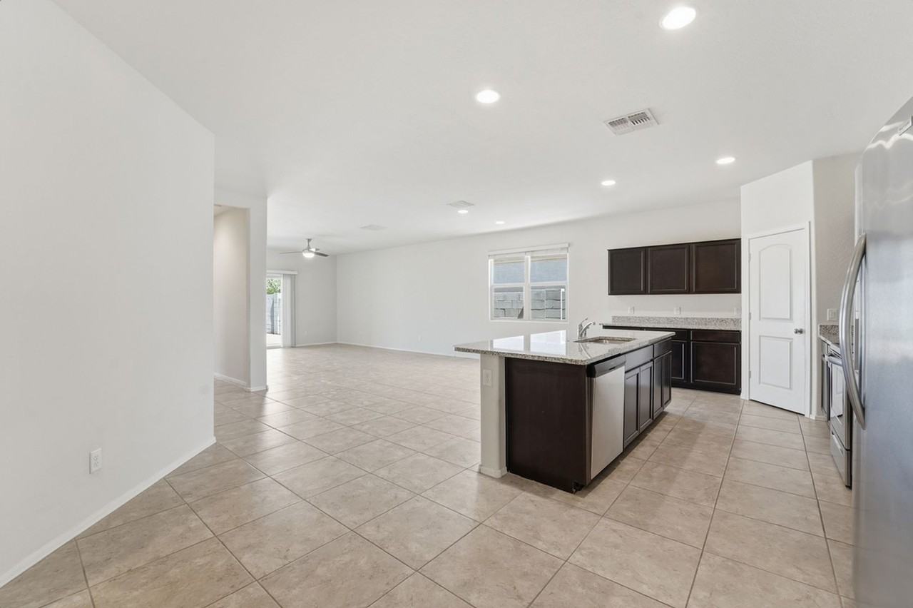 36864 W Maddaloni Ave - Photo 6 of 48