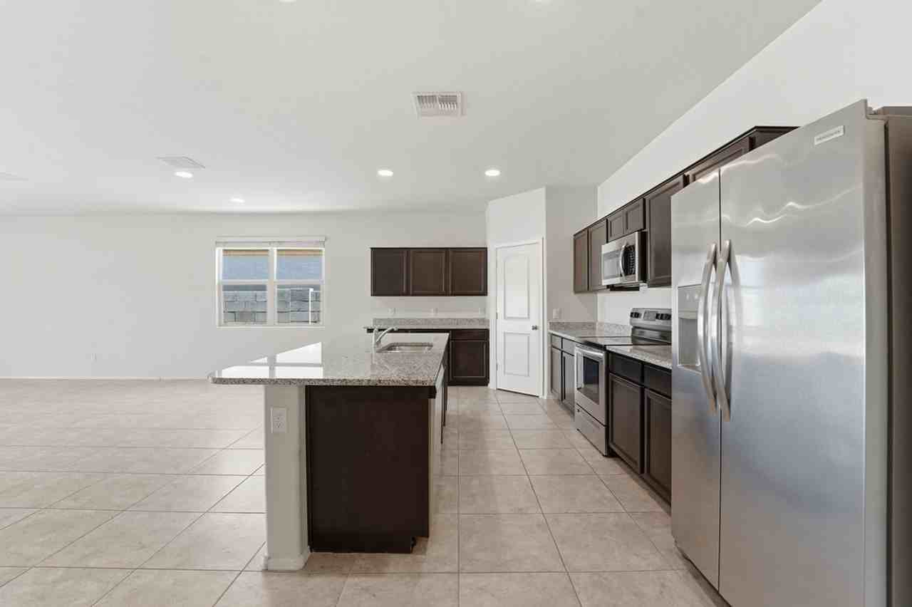 36864 W Maddaloni Ave - Photo 7 of 48