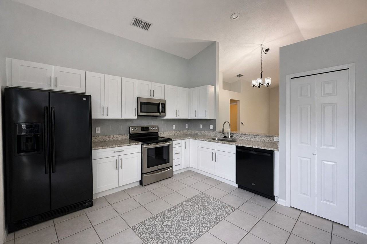 2992 Joseph Cir - Photo 4 of 10