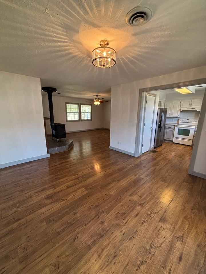 1502 N Osburn Ln - Photo 3 of 18