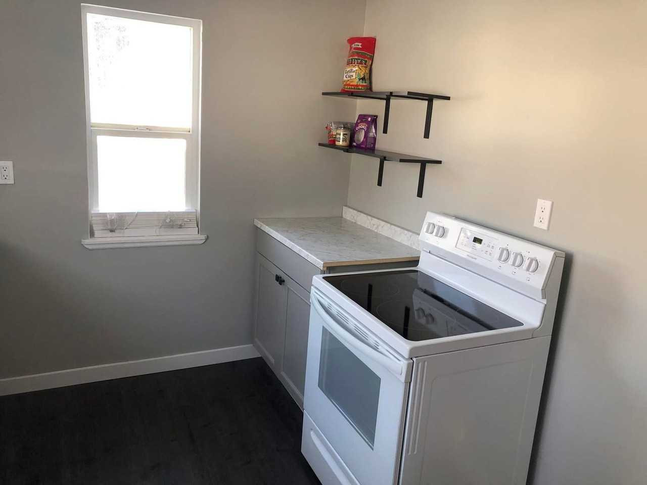 2415 8th Ave N - Photo 3 of 4