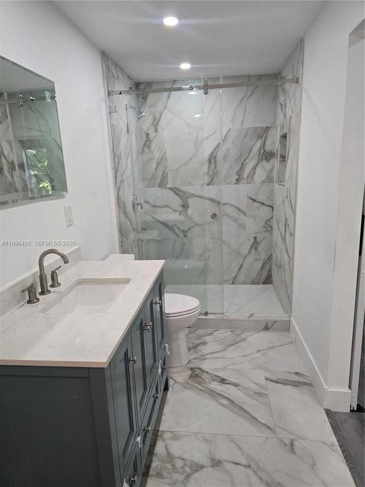 6421 Allen St - Photo 4 of 9