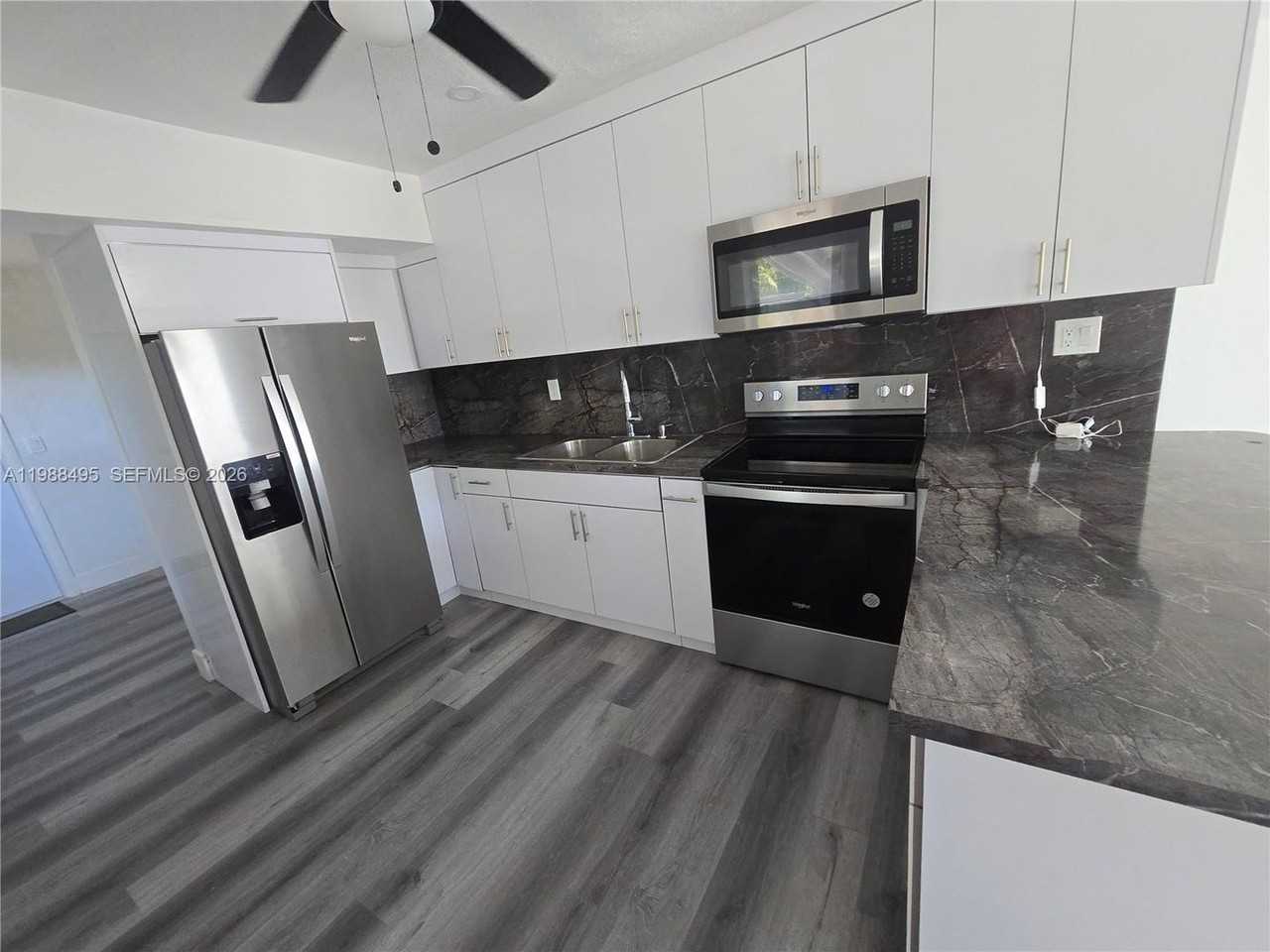 6421 Allen St - Photo 5 of 9