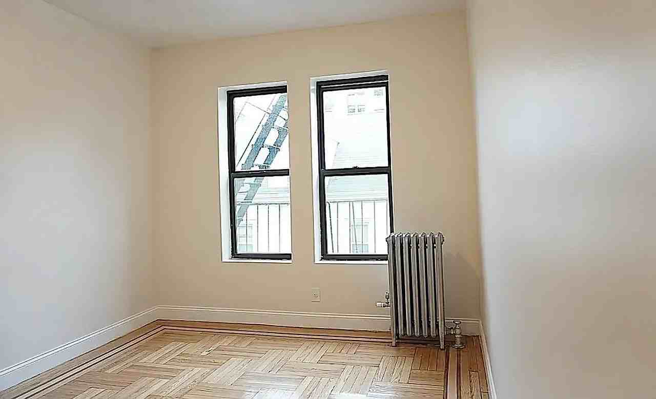 29-08 31st Avenue #C5 - Photo 3 of 4