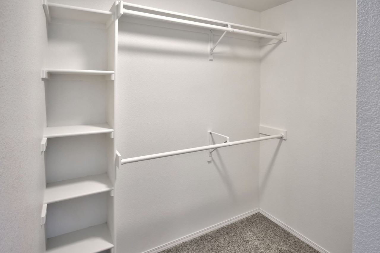 10673 W Halstead Ln #201 - Photo 6 of 19