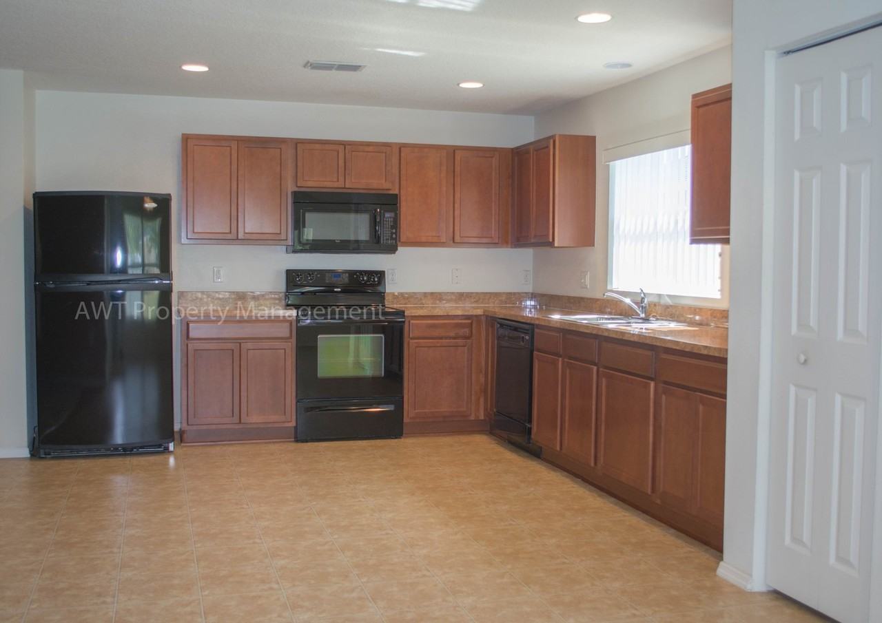 58 Pergola Pl - Photo 4 of 15