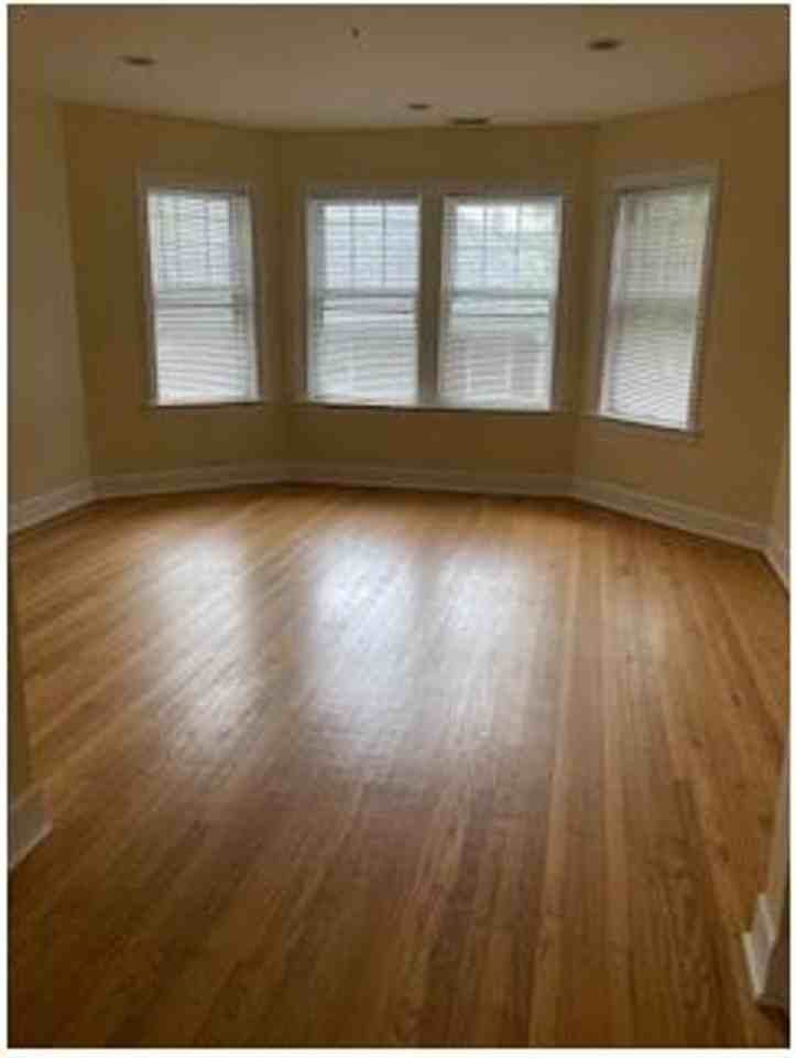 324 - *1238-40 Oak Building* - Photo 4 of 11