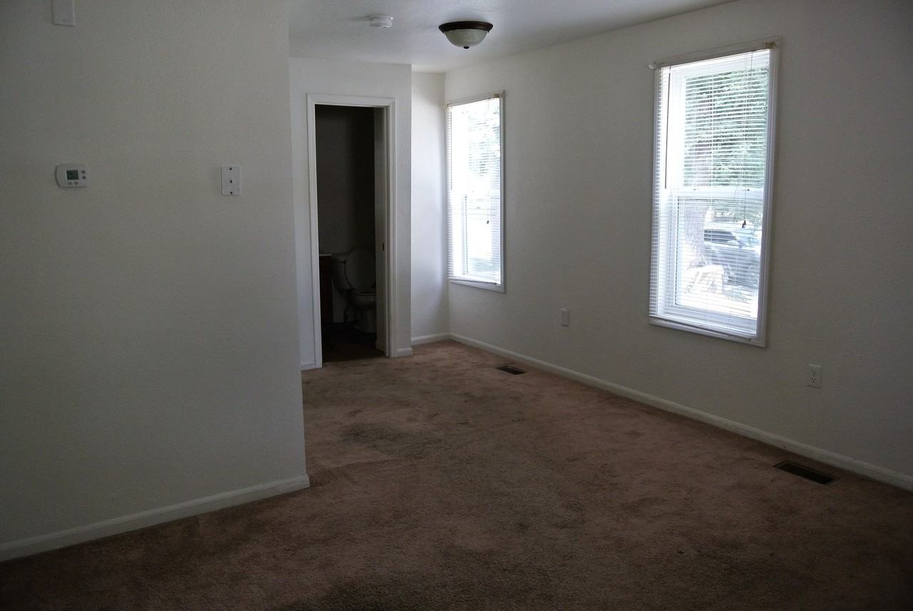 1510 1st Ave Se - Photo 2 of 12