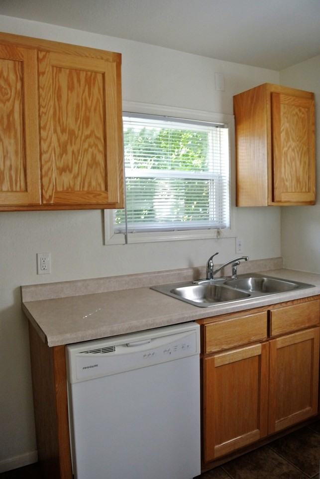 1510 1st Ave Se - Photo 7 of 12