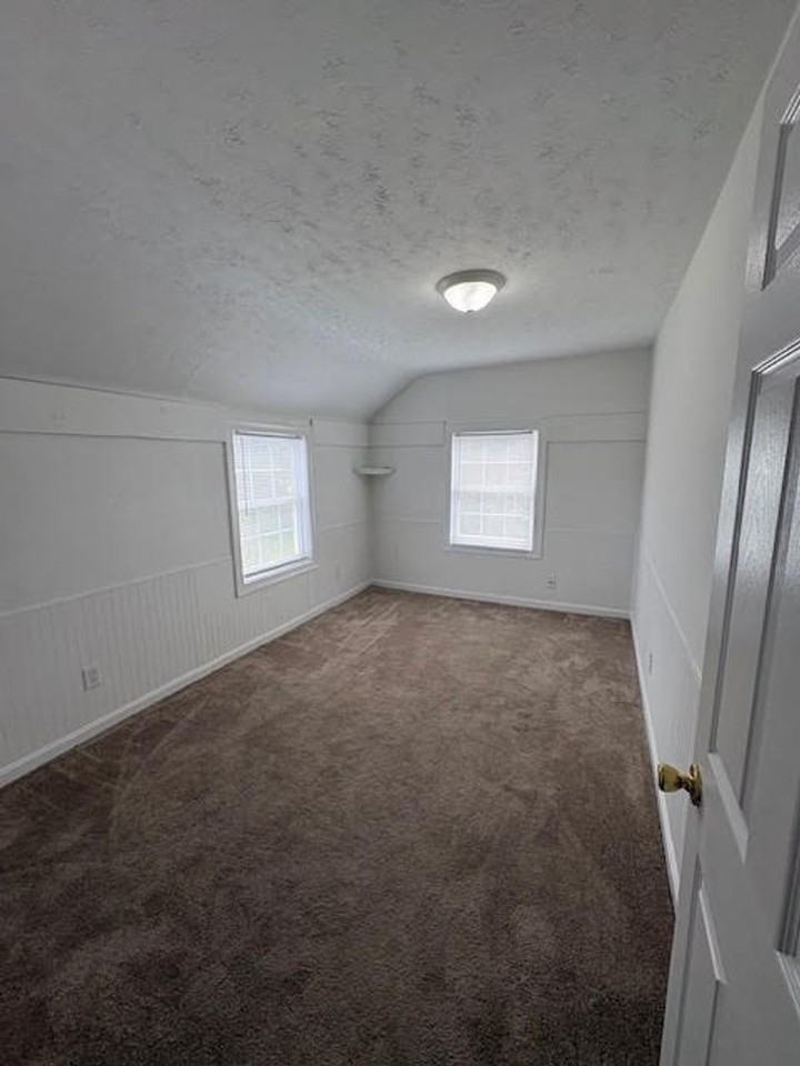 21692 Hancock Rd - Photo 3 of 10