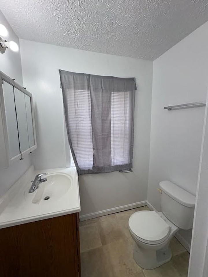 21692 Hancock Rd - Photo 6 of 10