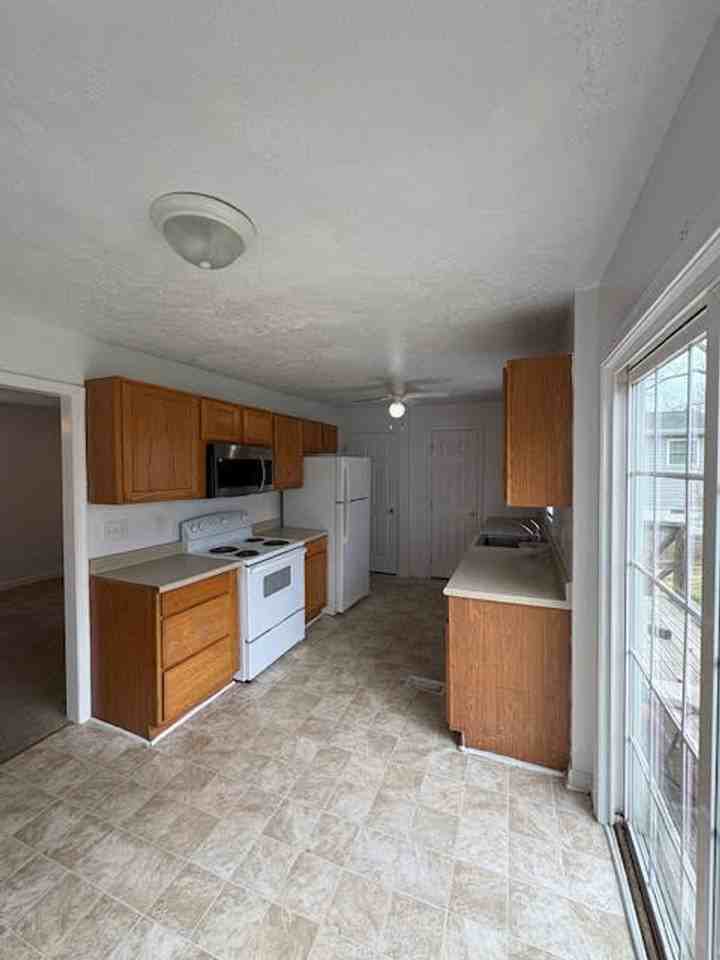 21692 Hancock Rd - Photo 7 of 10