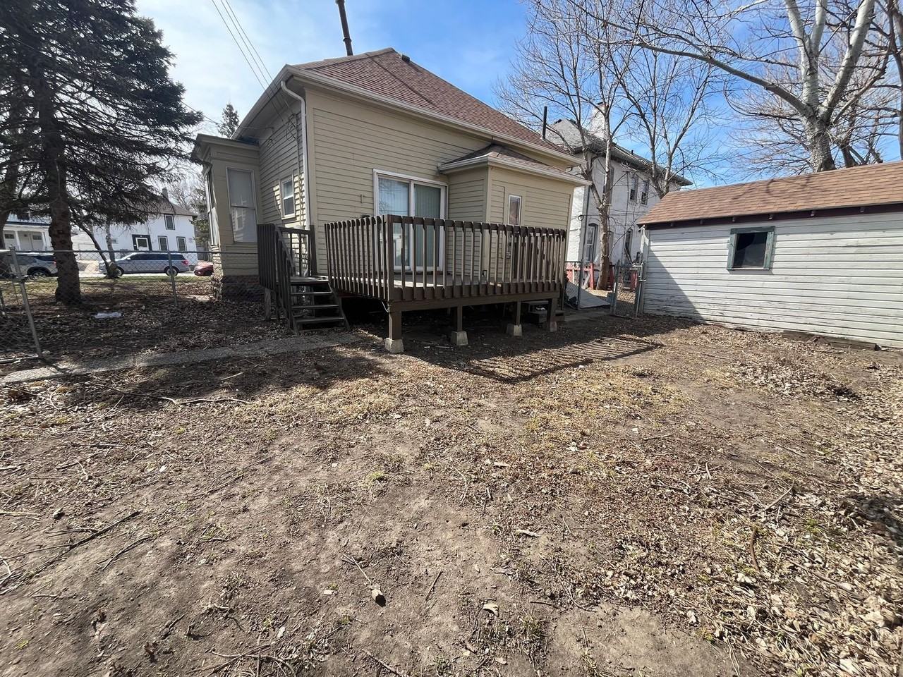 818 W 11th St - Photo 3 of 21