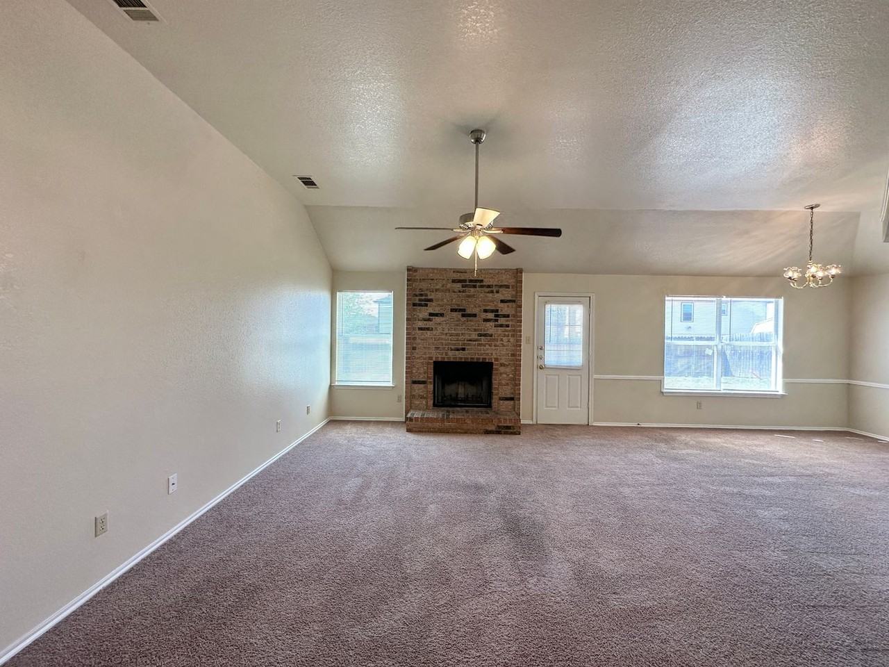 2709 Chameleon Dr - Photo 2 of 27