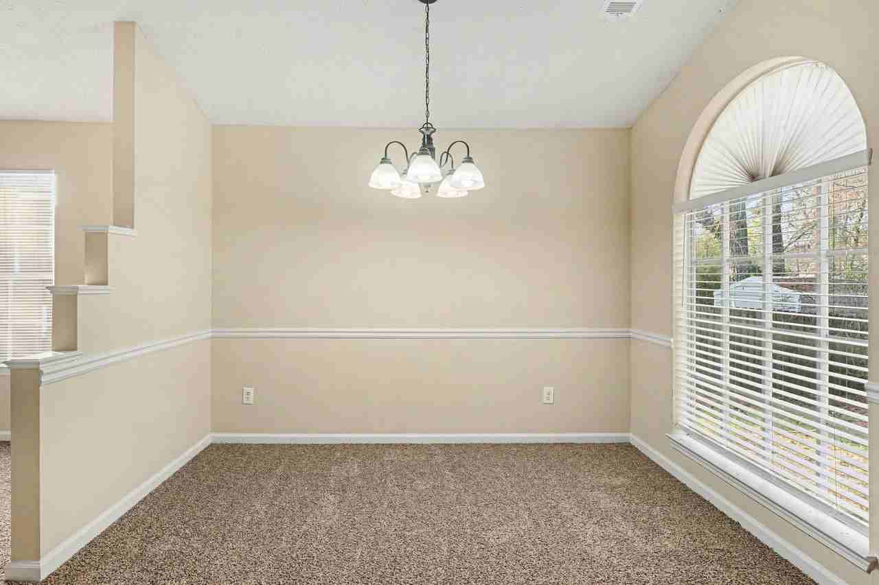 3787 River Ridge Ct - Photo 4 of 17