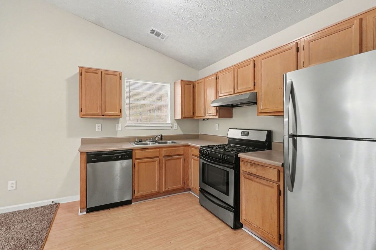 3787 River Ridge Ct - Photo 5 of 17