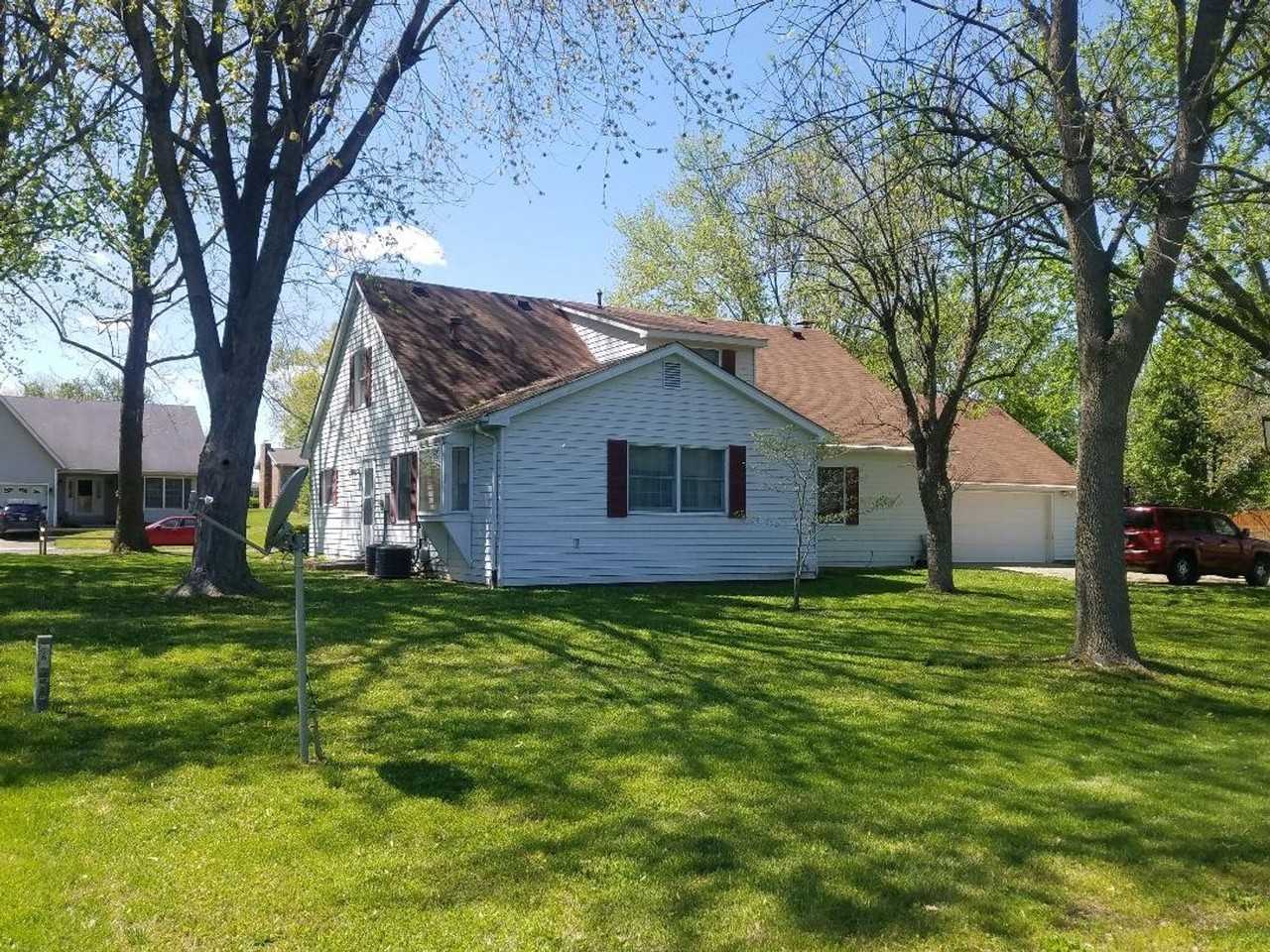 302 Salem St - Photo 4 of 15