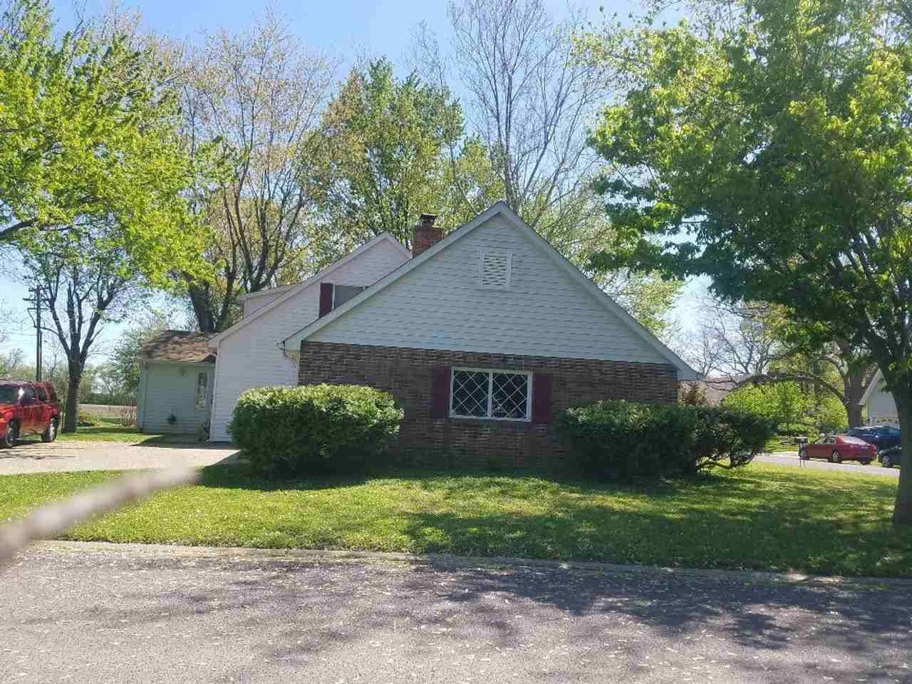 302 Salem St - Photo 6 of 15