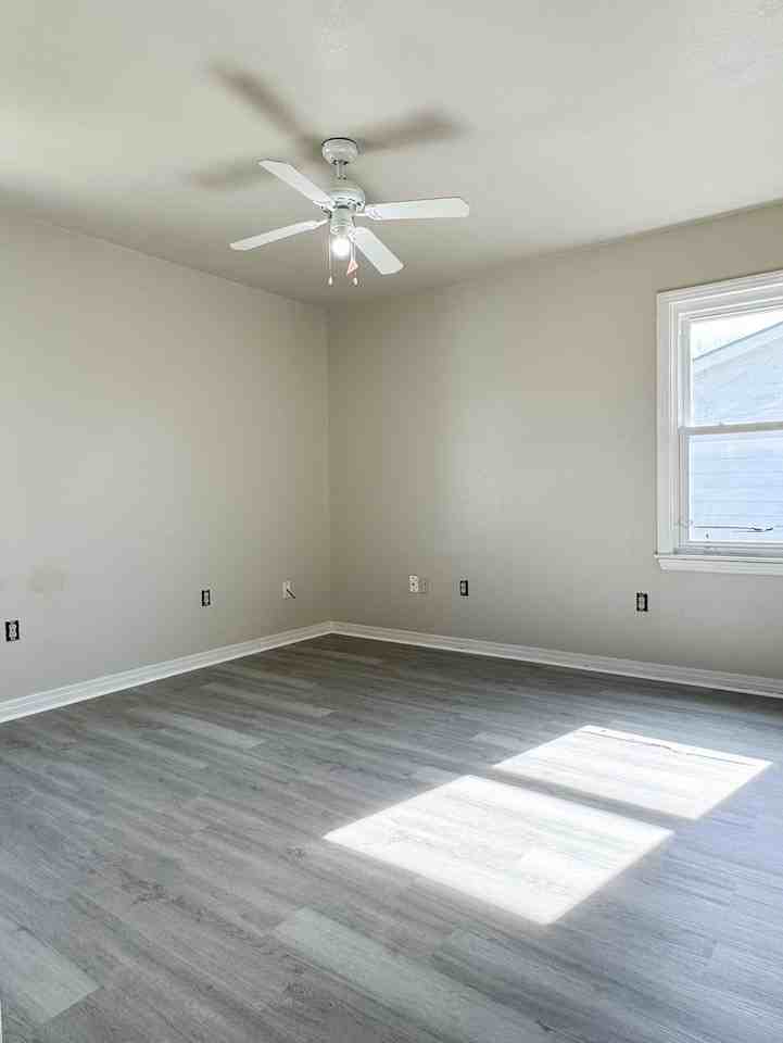 2905 June St - Photo 5 of 8