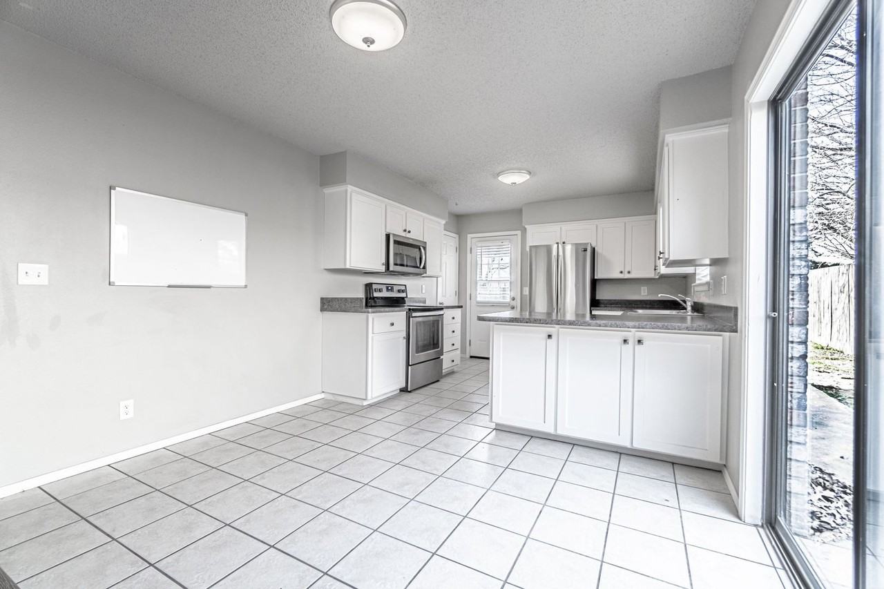 606 N 36th St - Photo 6 of 23