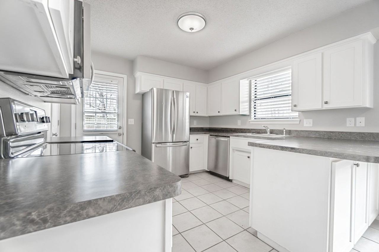 606 N 36th St - Photo 7 of 23