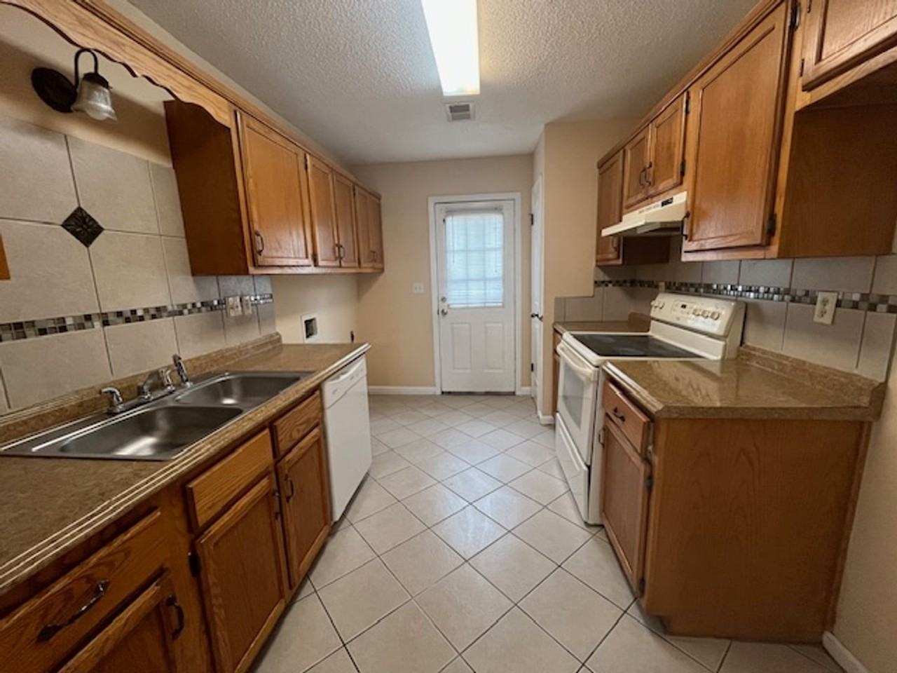 2691 Kentwood Cv - Photo 3 of 9