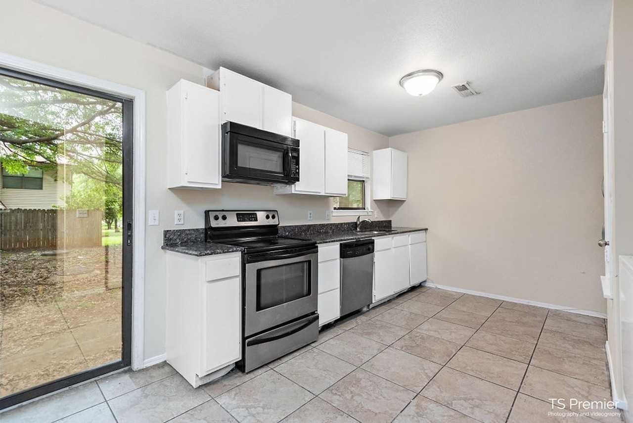 2030 N Ball Ave - Photo 6 of 14