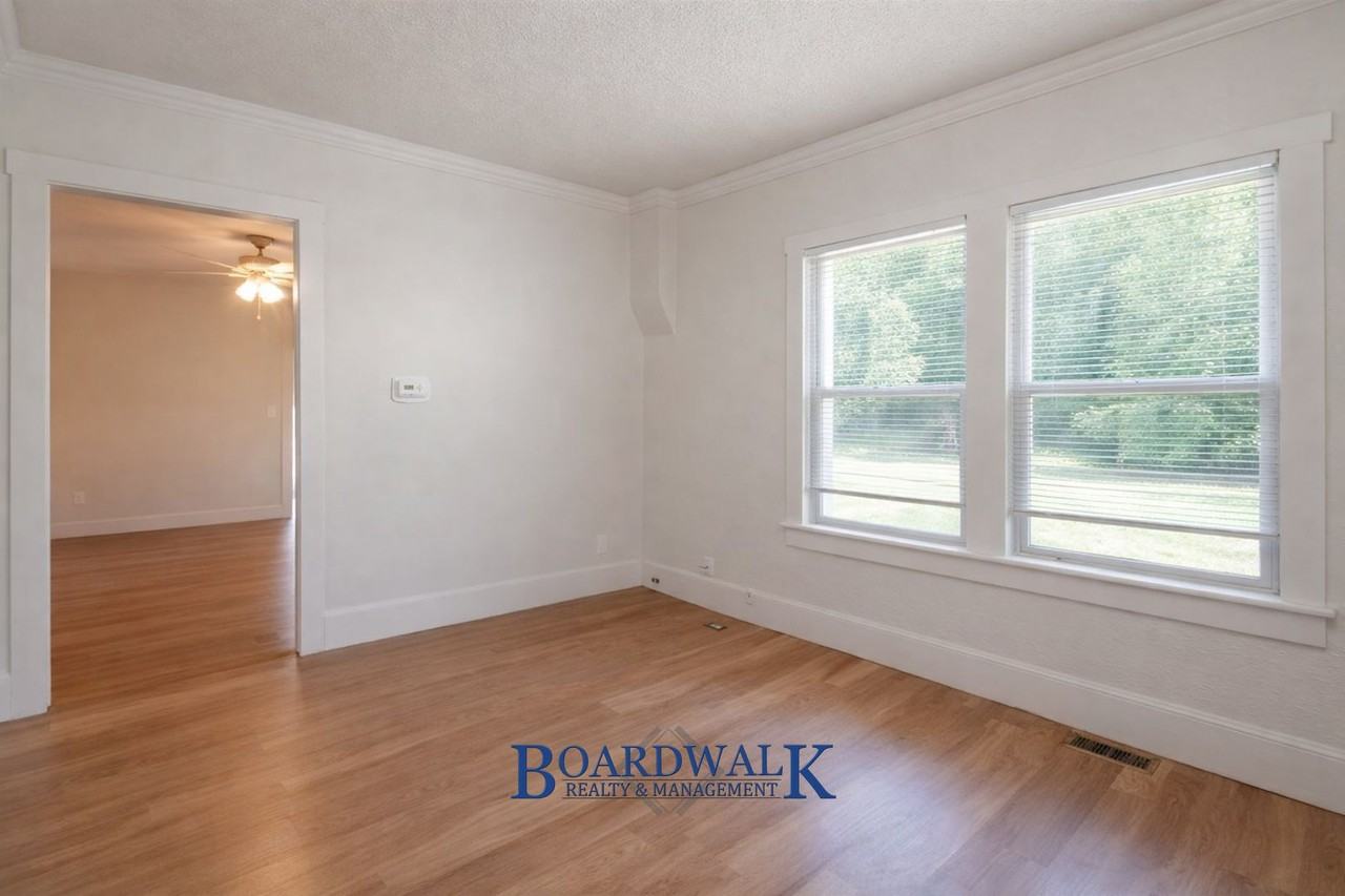 525 S 900 W - Photo 3 of 16