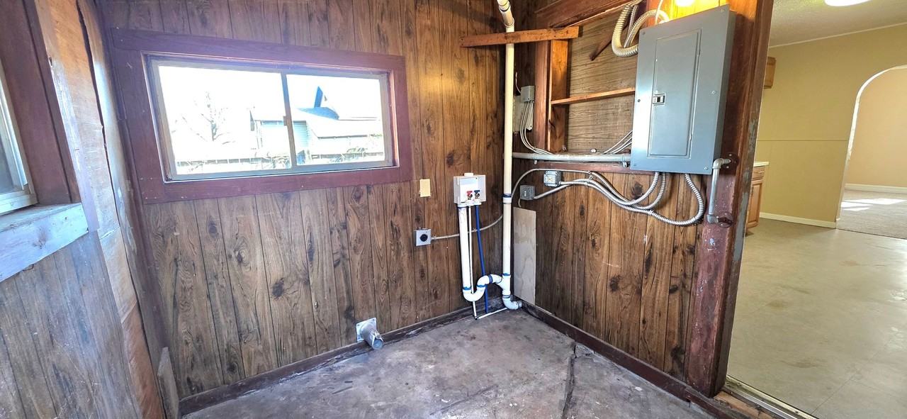 2521 N East Ave - Photo 3 of 9